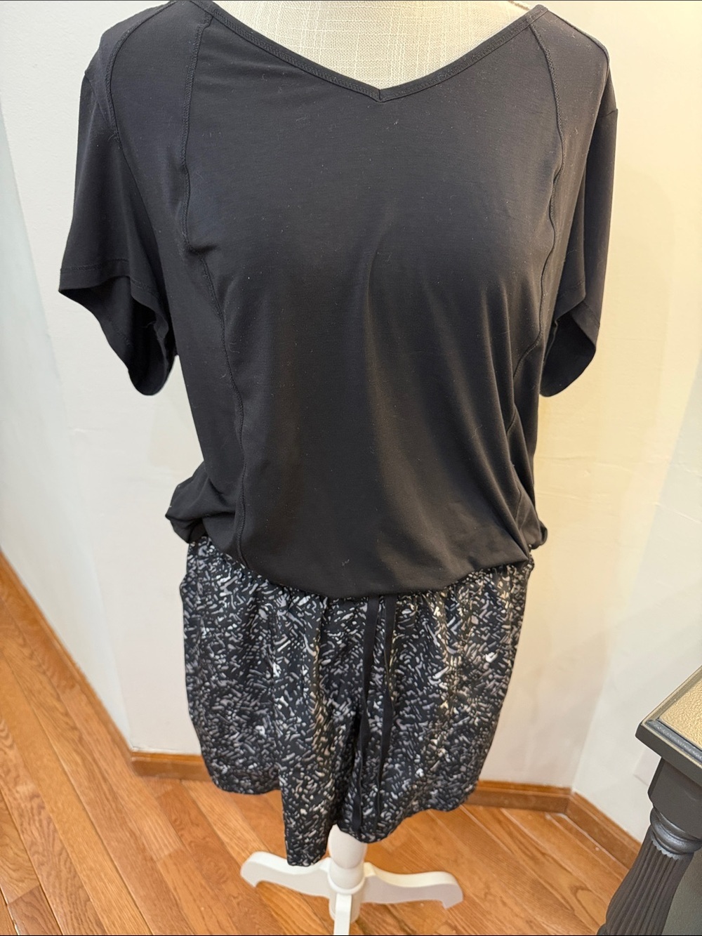 LIVI by Lane Bryant set V- Neck Short Sleeve Shirt and Printed Short